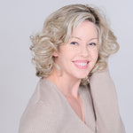 Load image into Gallery viewer, Devocion by Belle Tress wig in Rootbeer Float Blonde Image 2
