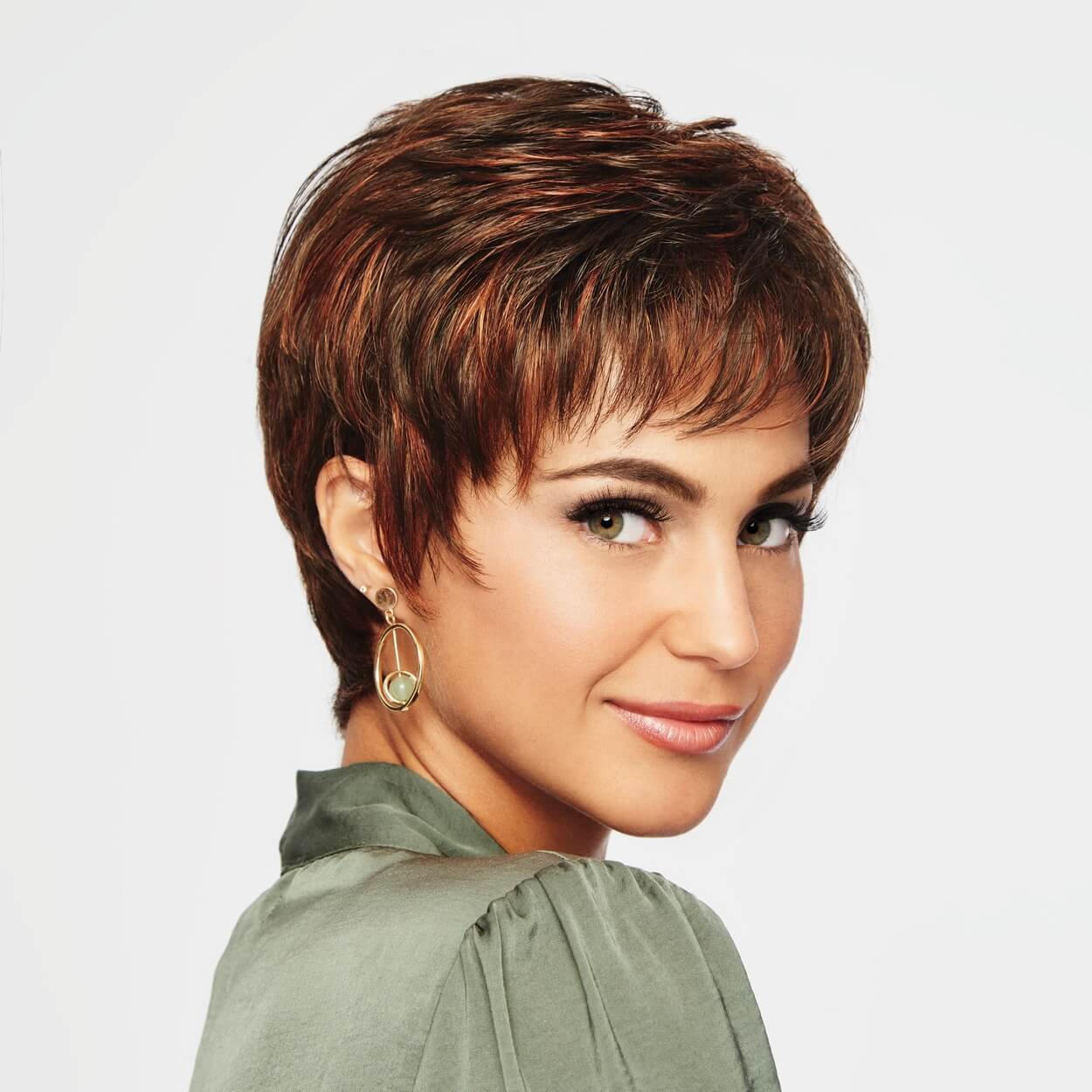Winner by Raquel Welch in Coppery Mink (R6/28H) Image 5